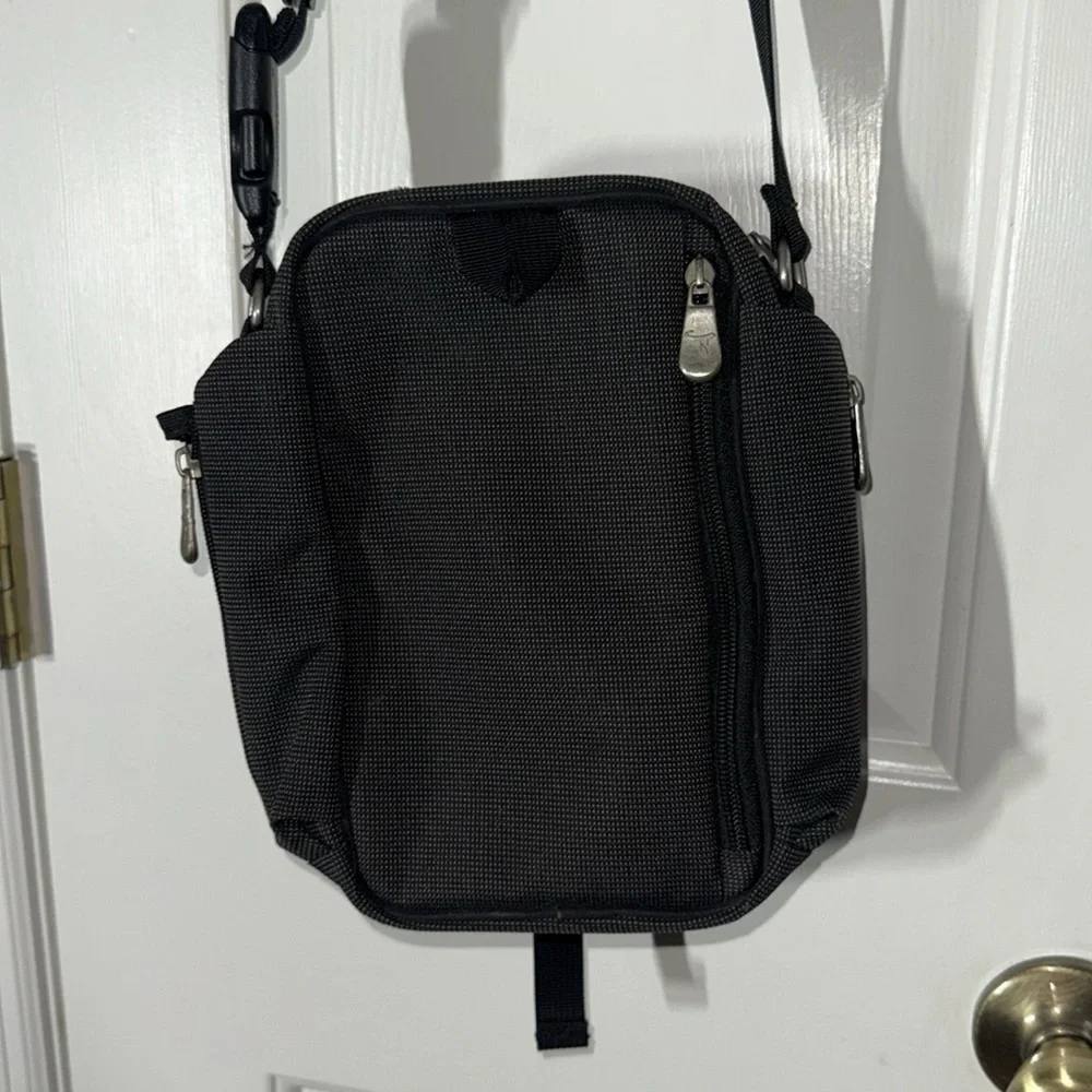 Travelon Black 6 Pocket Crossbody Anti-Theft Small Bag 9”x8”x2” Vacation World
